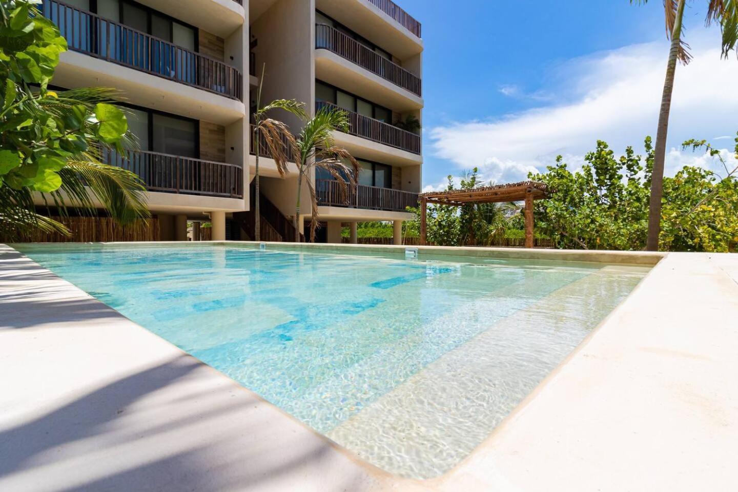 Pool View Loft Steps From The Ocean In Punta Cocos - C101 Hotel Isla Holbox Kültér fotó