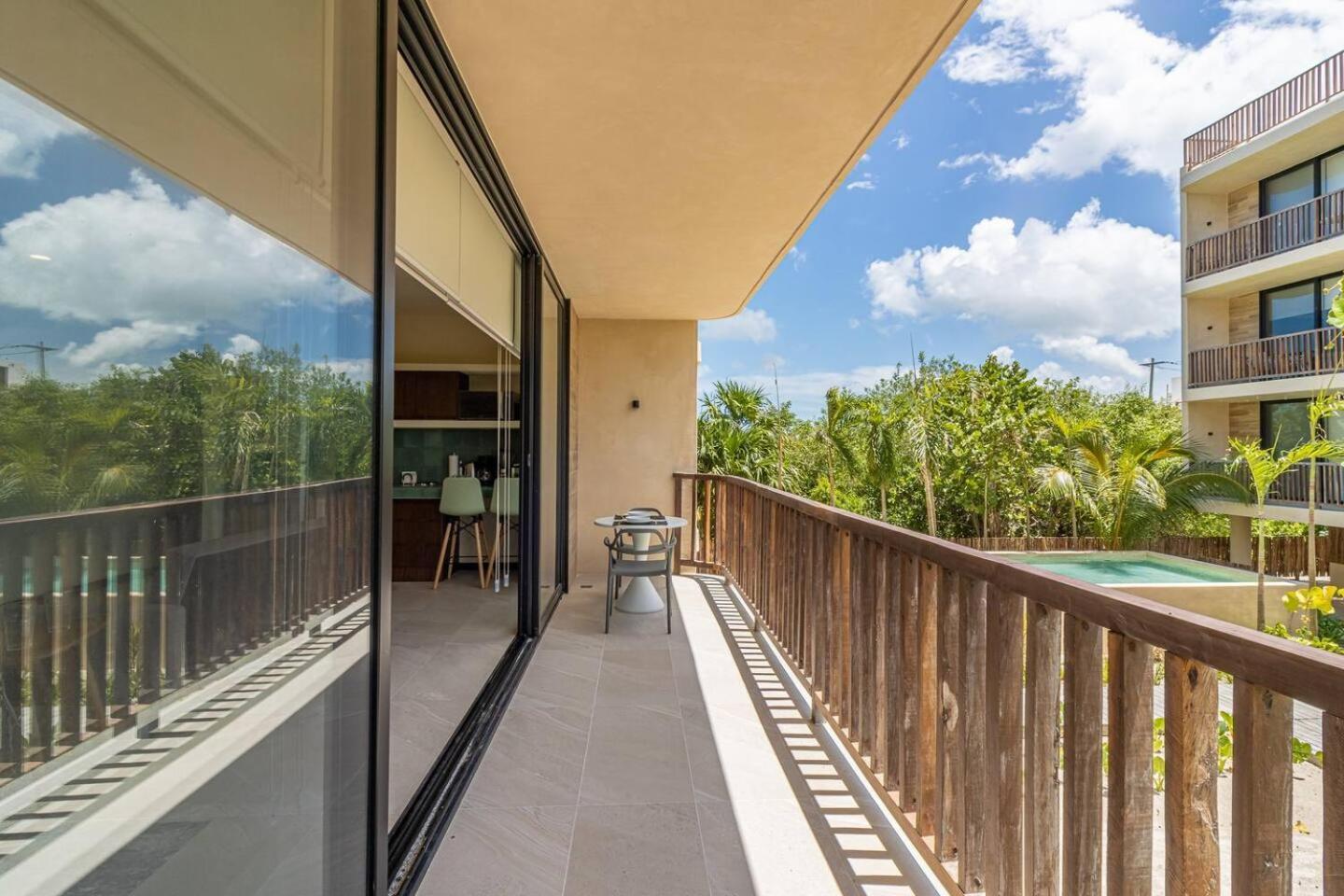 Pool View Loft Steps From The Ocean In Punta Cocos - C101 Hotel Isla Holbox Kültér fotó