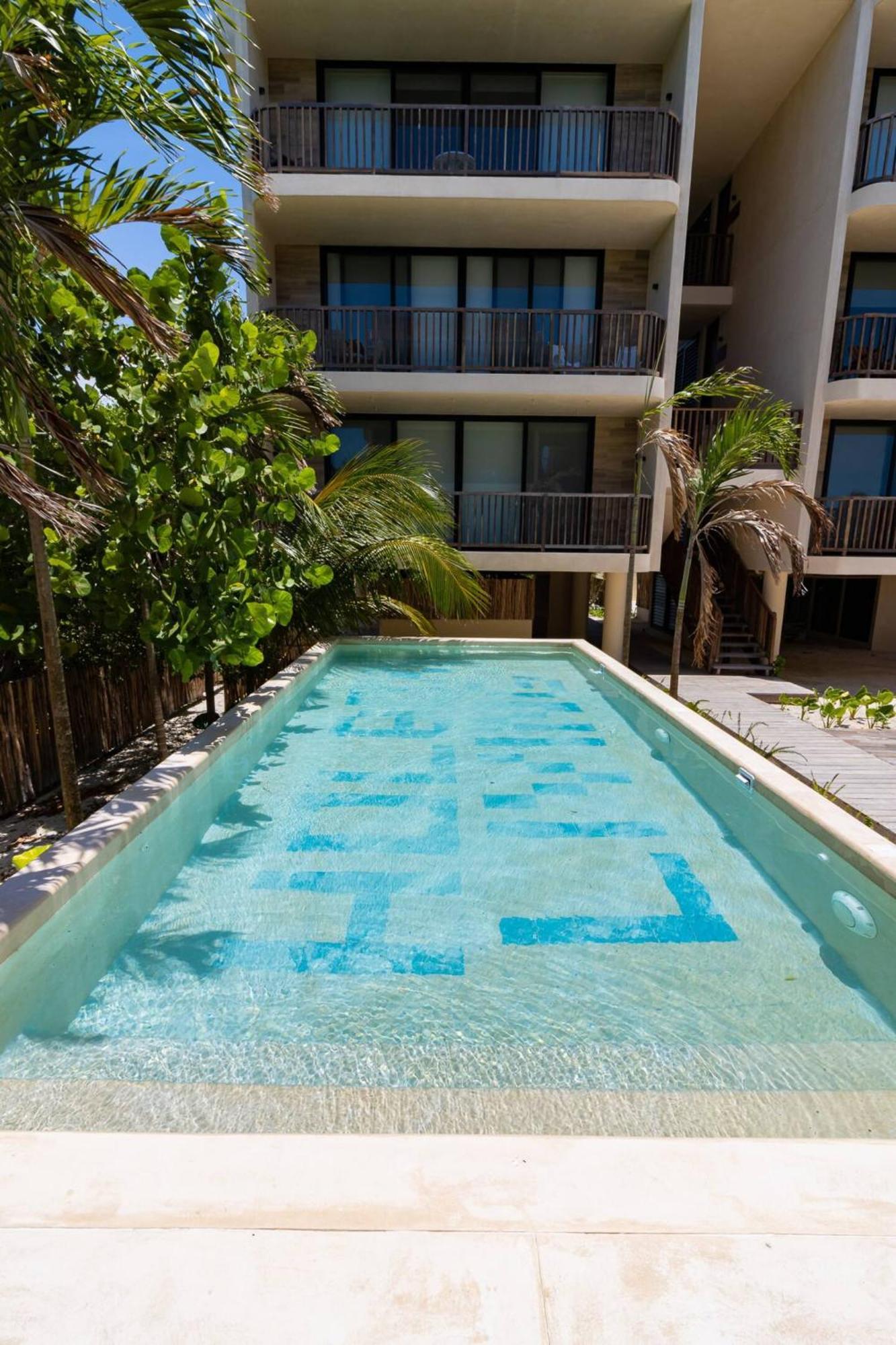 Pool View Loft Steps From The Ocean In Punta Cocos - C101 Hotel Isla Holbox Kültér fotó